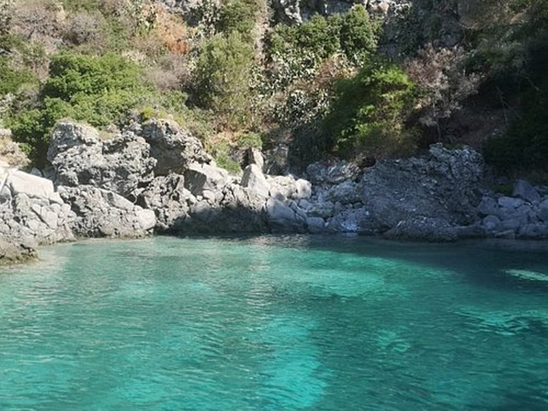 Le Vasche di Cassiodoro sono conosciute per l'allevamento di pesci create da Flavio Magno Aurelio Cassiodoro nel 555 d. C., usate all'epoca per soddisfare i bisogni del suo Santuario del Vivaio